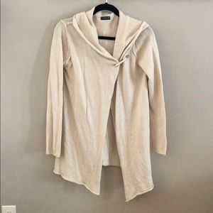 Venus cream sweater size lg